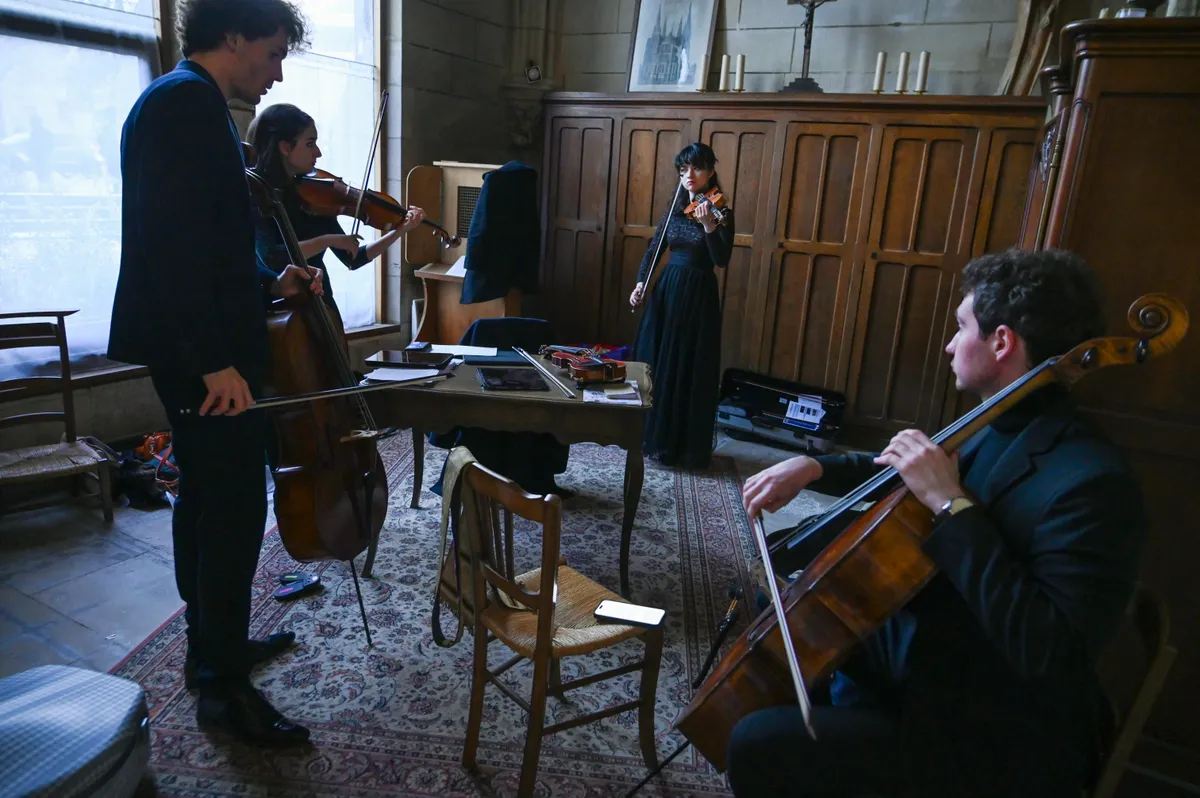 Le calme des loges avant l’intensité du concert.